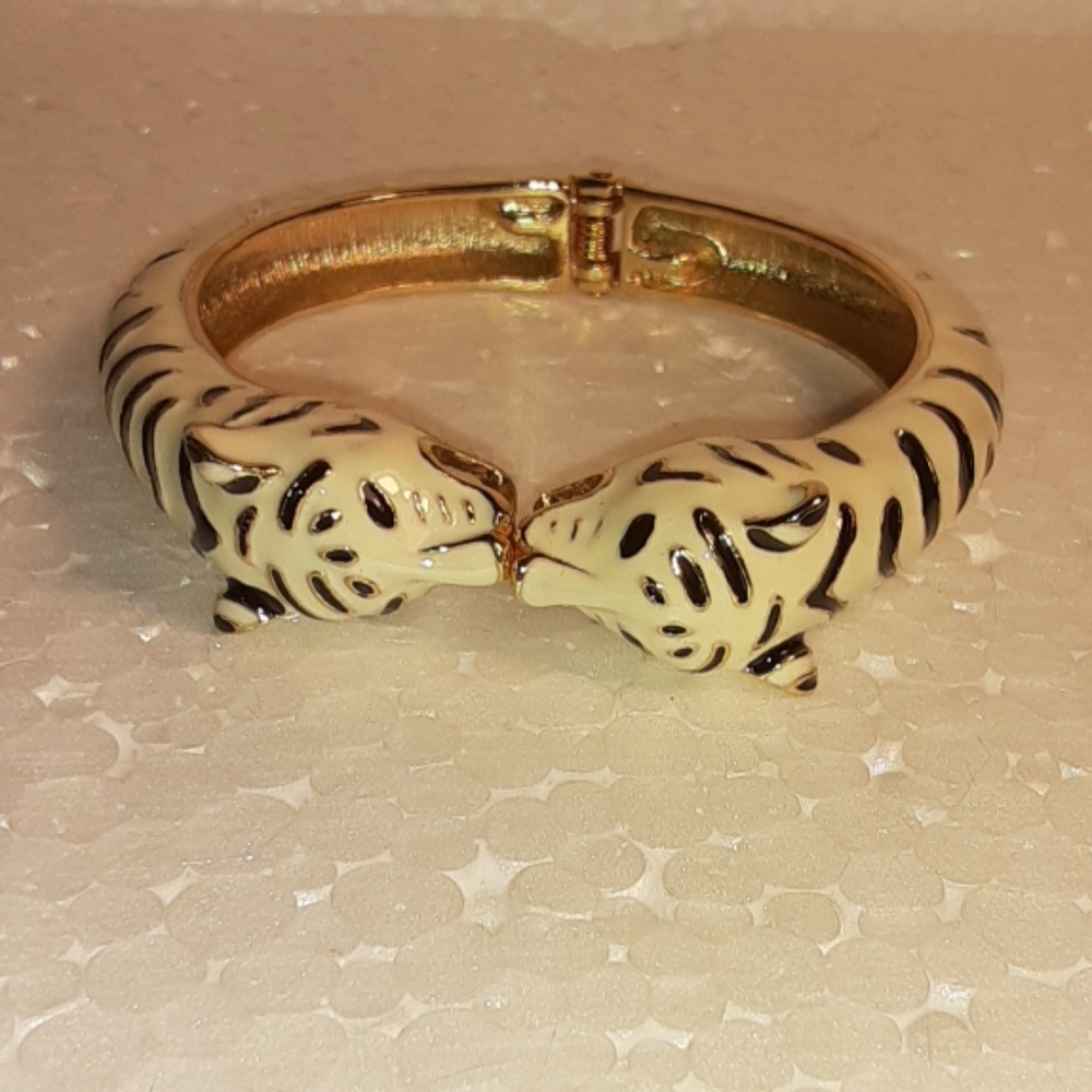 Vintage  Tigar Hinged  Bracelet